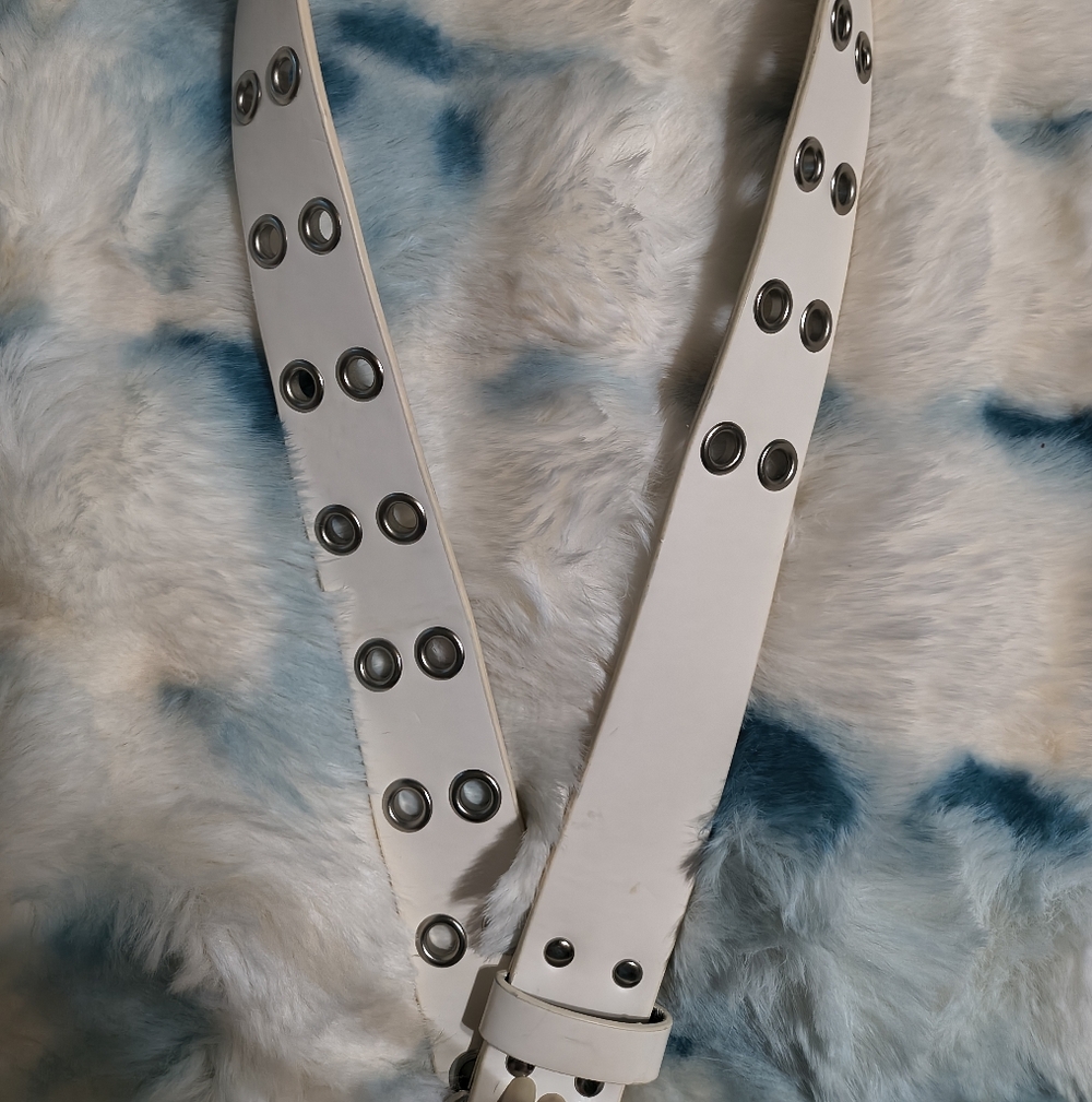 Source Unknown White Double-Row Grommet Women's Belt